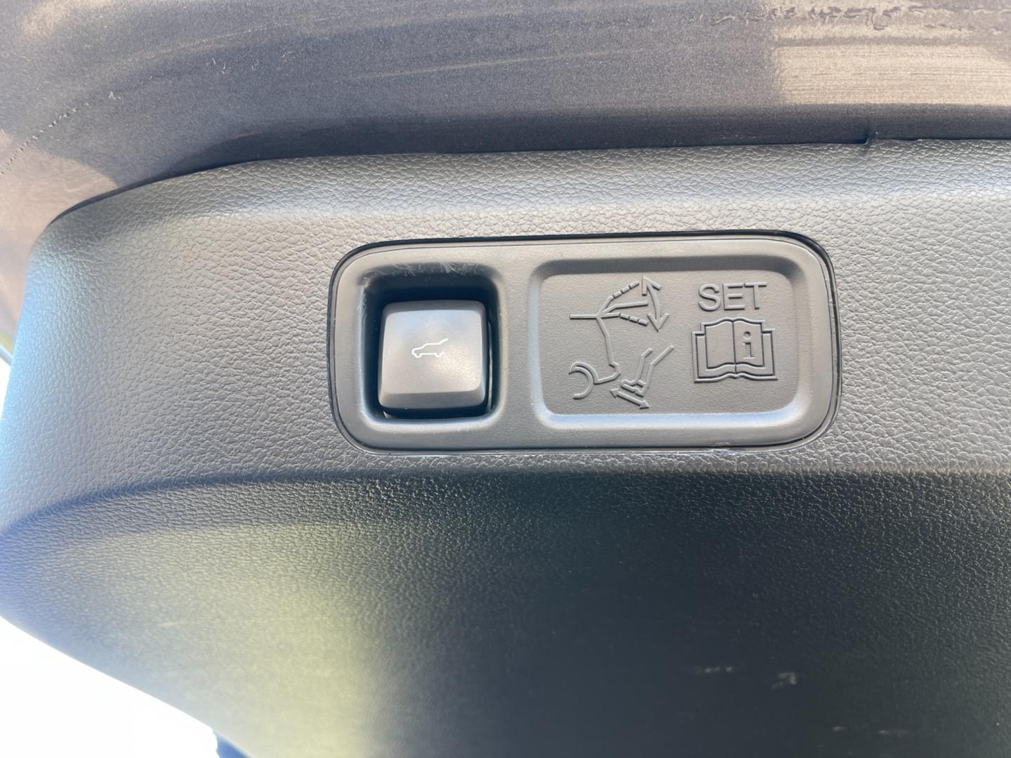 2021 Gray /Black Ford Expedition Limited 302A 4WD (1FMJU2AT0ME) with an 3.5L V6 DOHC 24V TWIN TURBO engine, 10 Speed Auto transmission, located at 11115 Chardon Rd. , Chardon, OH, 44024, (440) 214-9705, 41.580246, -81.241943 - Photo#53